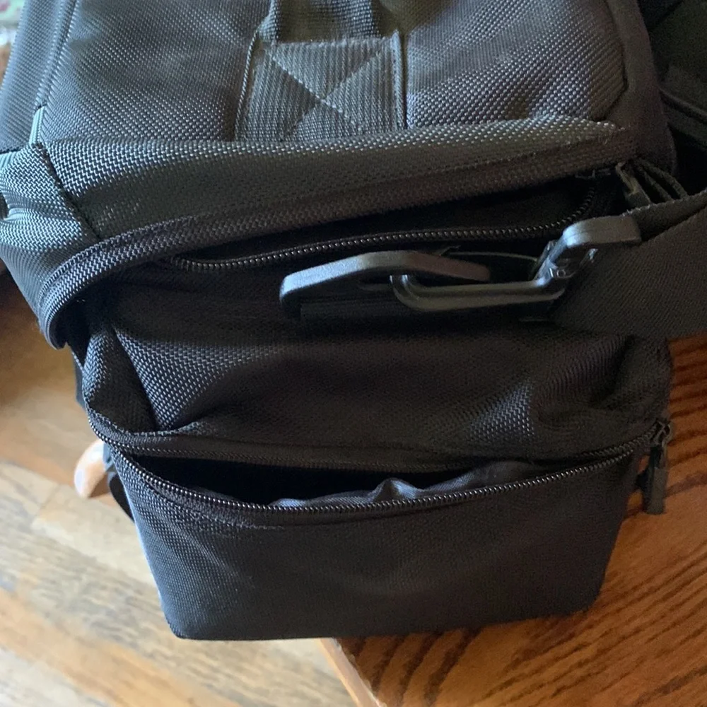 Canon camera bag with many pockets, zippers, straps, 5 inside compartments. EUC